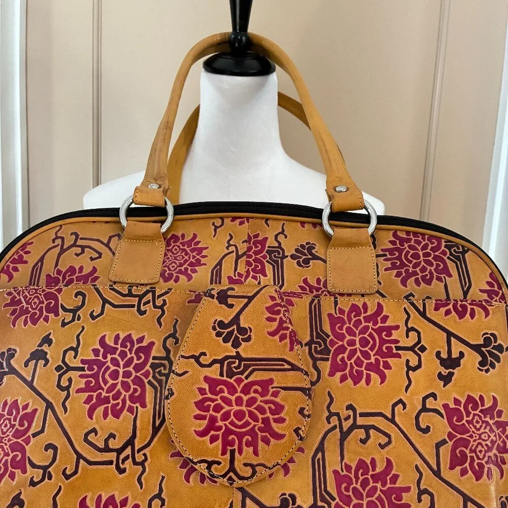 Hand-crafted leather pet carrier by Dharma Dog/Dharma Cat
